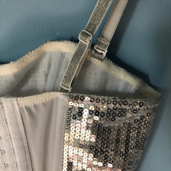 SOLD ON 🖤❤️ NWT Silver Sequin Bustier Corset - Picture 8 of 11